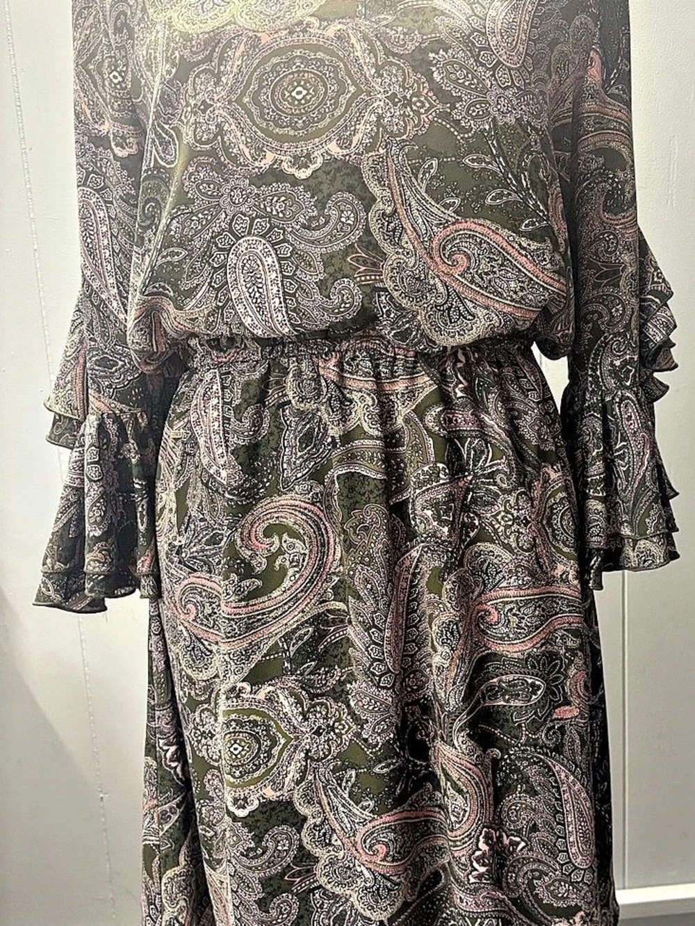 EST. 1946 Paisley Midi Dress in Green & Pink Size Medium